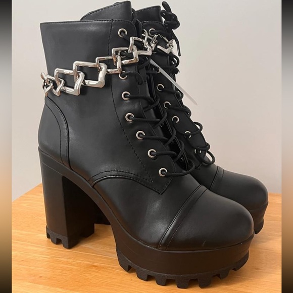 Black Chain Platform Boots - Picture 1 of 4